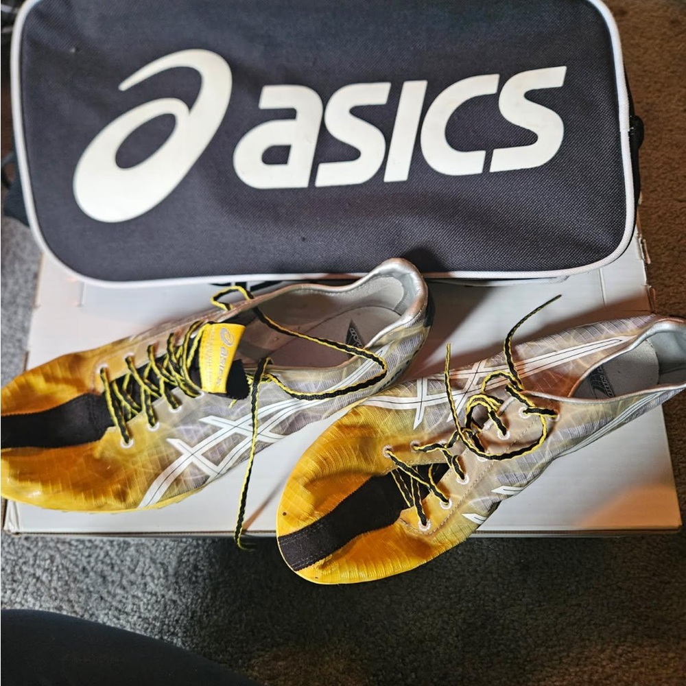 Asics Dynamic Yellow and Black running cleats